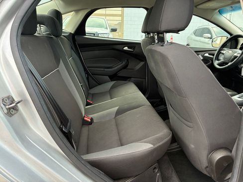 Used 2012 Ford Focus SE FWD image 28