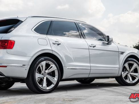 Used 2017 Bentley Bentayga AWD/4WD image 52