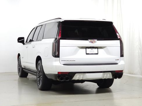 Used 2023 Cadillac Escalade ESV V AWD/4WD image 3