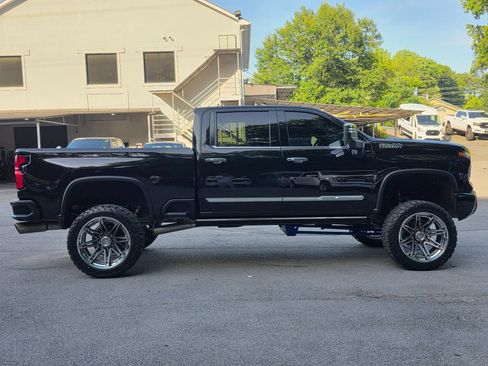 Used 2024 Chevrolet Silverado 2500 High Country w/ Technology Package AWD/4WD image 8