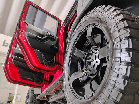 Used 2015 Jeep Wrangler Unlimited Sport w/ Connectivity Group AWD/4WD image 33
