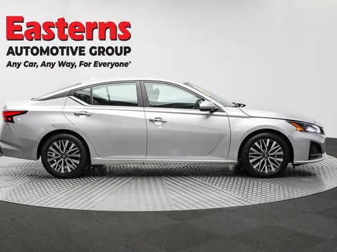 Used 2023 Nissan Altima 2.5 SV image 4