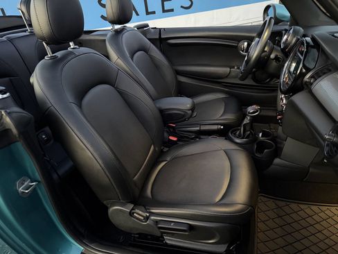 Used 2019 MINI Cooper Convertible w/ Signature Upholstery Package image 27