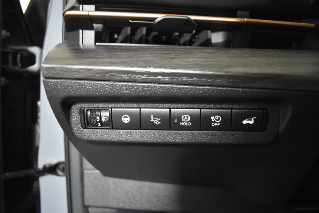 Used 2024 Nissan Ariya AWD image 14