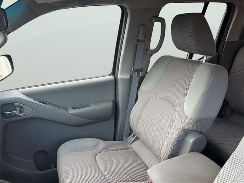 Used 2014 Nissan Frontier SV AWD/4WD image 14