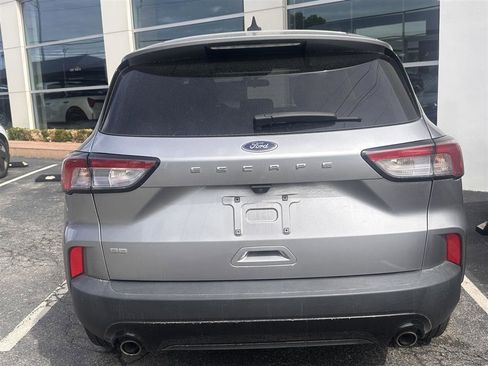 Used 2022 Ford Escape SE w/ SE Sport Appearance Package FWD image 3