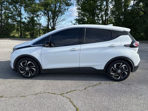 Used 2022 Chevrolet Bolt LT FWD image 2