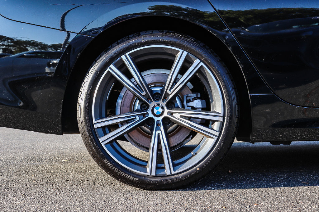 Certified 2023 BMW 330i Sedan w/ Convenience Package RWD image 8
