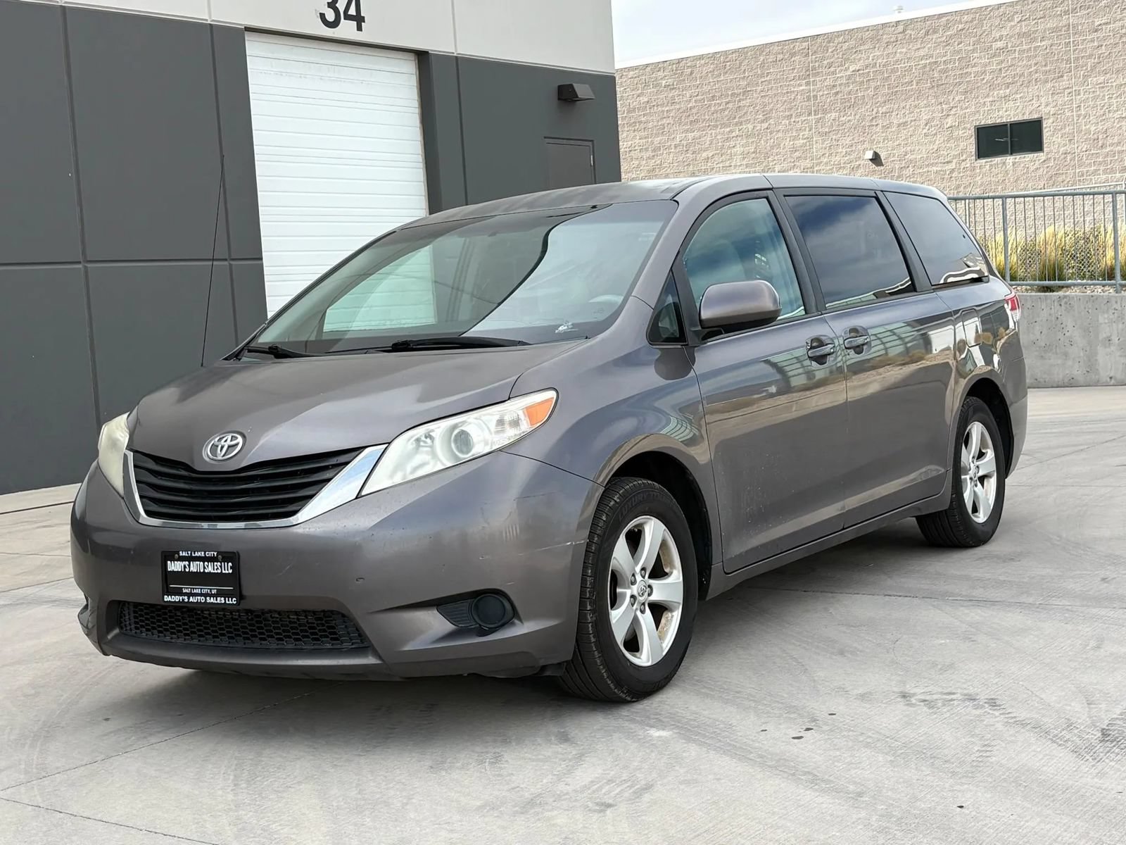 Used 2012 Toyota Sienna LE FWD image 1
