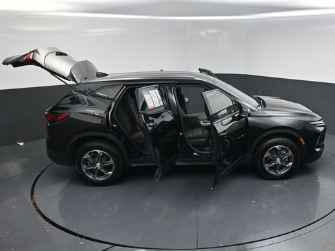 Used 2025 Chevrolet Blazer LT FWD image 25