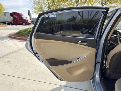 Used 2013 Hyundai Accent GLS image 11