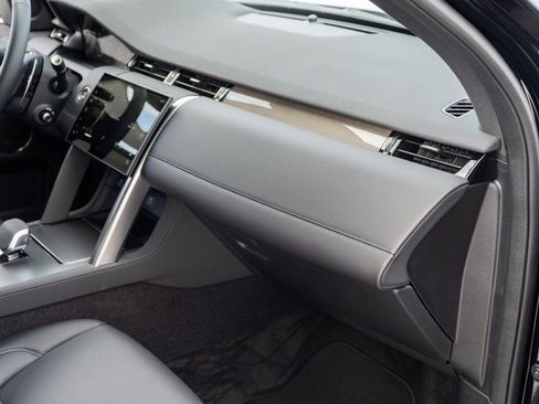 Certified 2025 Land Rover Discovery Sport Dynamic SE AWD/4WD image 21