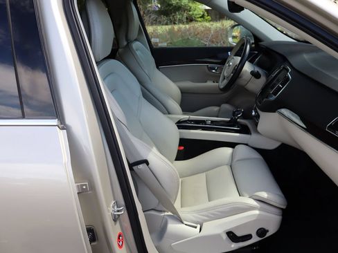 Used 2018 Volvo XC90 T6 Momentum w/ Convenience Package AWD/4WD image 24