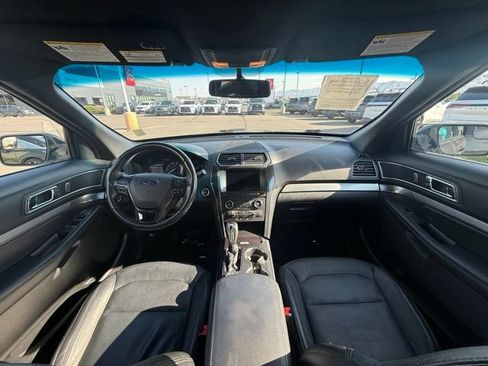 Used 2018 Ford Explorer XLT w/ Equipment Group 202A AWD/4WD image 4