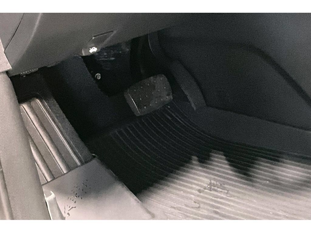 New 2026 Chevrolet Traverse RS w/ LPO, Floor Liner Package FWD image 35