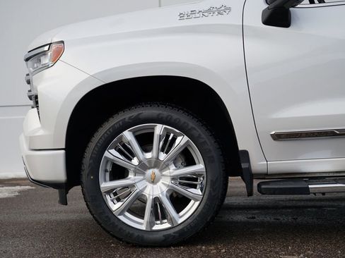 Used 2022 Chevrolet Silverado 1500 High Country w/ High Country Premium Package image 11