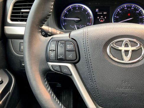 Used 2018 Toyota Highlander XLE AWD/4WD image 24