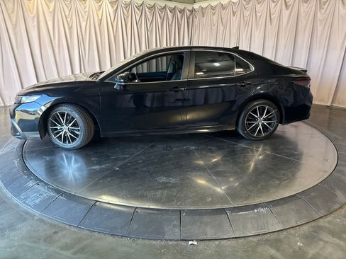 Used 2022 Toyota Camry SE FWD image 8