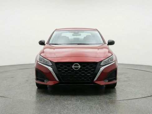 Used 2025 Nissan Altima 2.5 SV FWD image 2