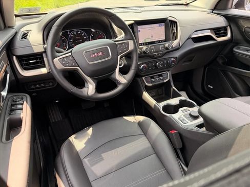 Used 2024 GMC Terrain Denali w/ Denali Premium Package AWD/4WD image 7