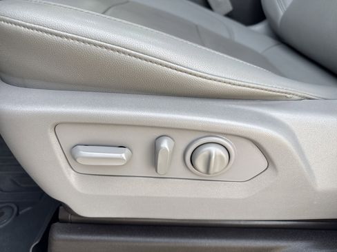 Used 2022 GMC Sierra 1500 SLT w/ SLT Premium Package image 19