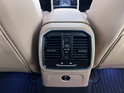 Certified 2026 Porsche Macan AWD/4WD image 22