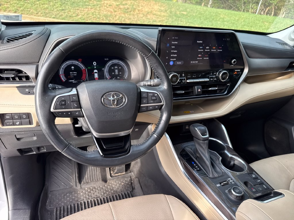 Used 2023 Toyota Highlander Limited AWD/4WD image 20