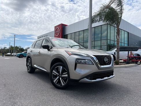 Used 2021 Nissan Rogue Platinum FWD image 1