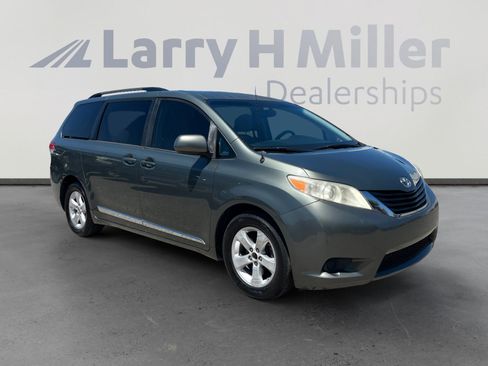 Used 2013 Toyota Sienna LE w/ Towing Pkg FWD image 7