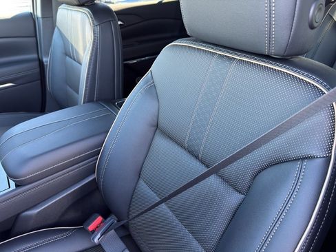 New 2026 Chevrolet Traverse High Country image 12