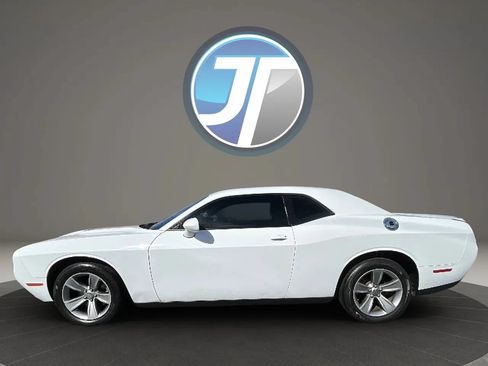 Used 2019 Dodge Challenger SXT w/ Driver Convenience Group RWD image 21