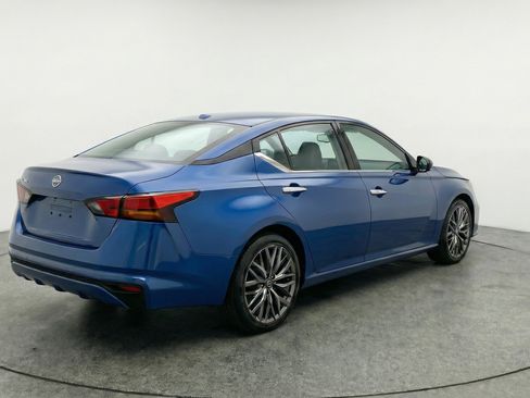 Used 2025 Nissan Altima 2.5 SV image 9