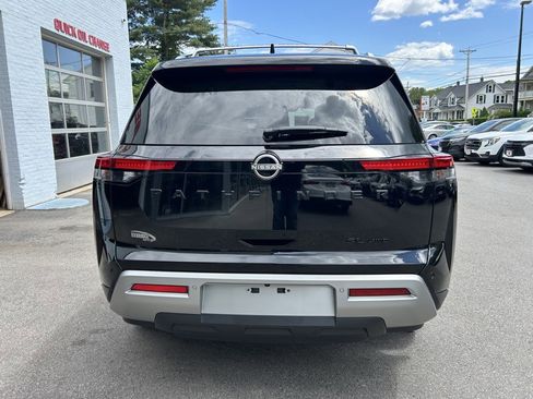 Used 2023 Nissan Pathfinder SL w/ Black Appearance Package AWD/4WD image 6