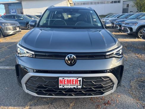 New 2025 Volkswagen Taos SE image 2