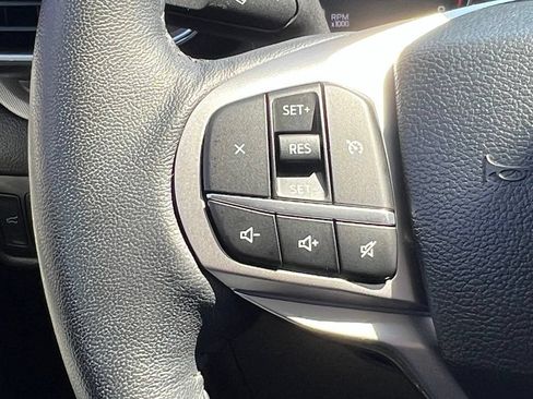 Used 2024 Ford Explorer XLT w/ Equipment Group 202A AWD/4WD image 36