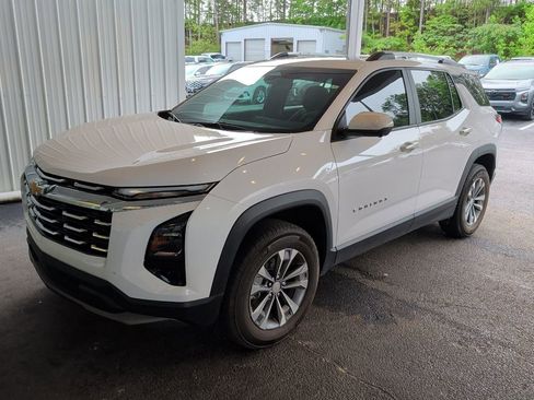 Used 2025 Chevrolet Equinox LT w/ Convenience Package II AWD/4WD image 3