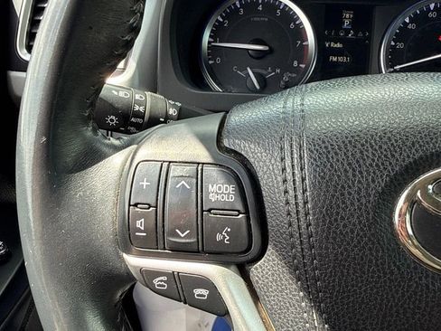 Used 2016 Toyota Highlander XLE AWD/4WD image 16