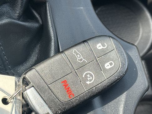 Used 2025 Dodge Durango GT AWD/4WD image 38