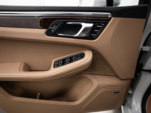 Certified 2022 Porsche Macan GTS AWD/4WD image 19