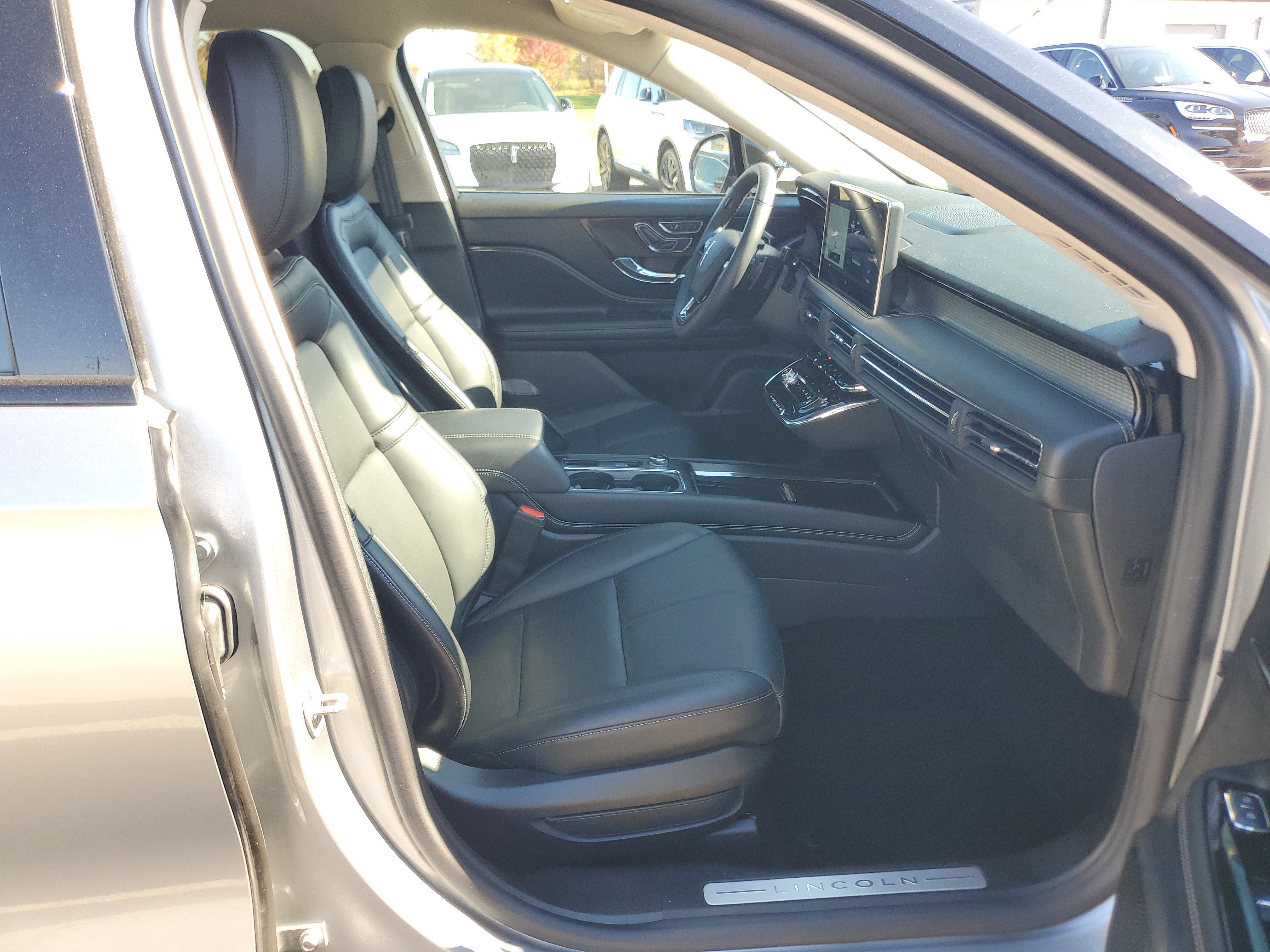 Used 2024 Lincoln Corsair AWD w/ Equipment Group 101A image 9