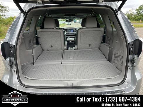 Used 2014 Toyota Highlander XLE image 19