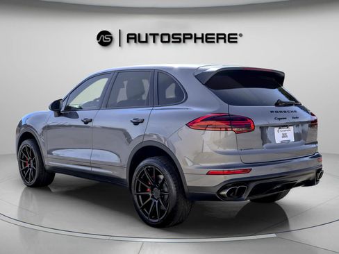 Used 2016 Porsche Cayenne Turbo image 7