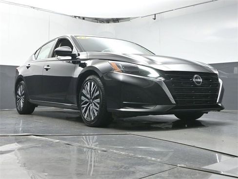 Used 2024 Nissan Altima 2.5 SV image 30