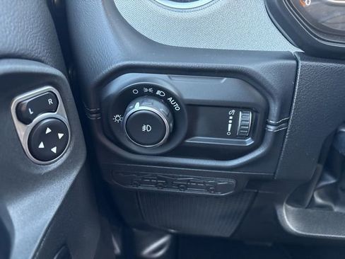 Used 2026 Jeep Wrangler Unlimited Sahara AWD/4WD image 7