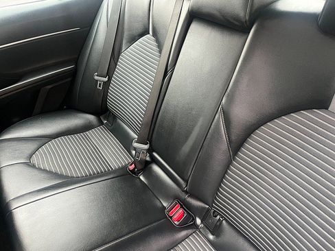 Used 2021 Toyota Camry SE image 30