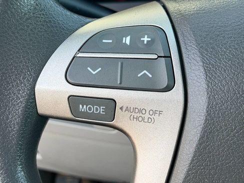 Used 2010 Toyota Camry LE FWD image 29
