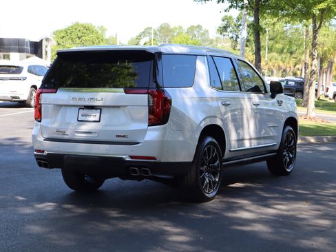 Used 2025 GMC Yukon Denali w/ Denali Reserve Package image 9