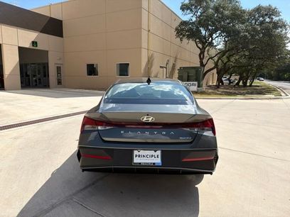 New 2026 Hyundai Elantra SE