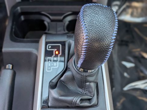 Used 2022 Toyota Tacoma SR5 w/ Technology Package image 30