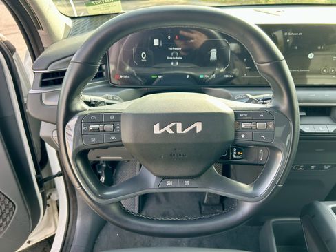 Used 2024 Kia EV9 Wind image 18